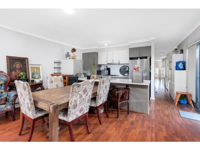 213 The Lakes Boulevard, South Morang VIC 3752