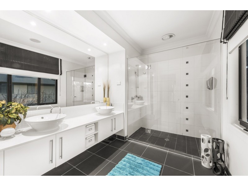 12 Grand Avenue, Macleod VIC 3085