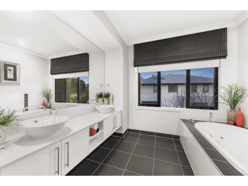 12 Grand Avenue, Macleod VIC 3085