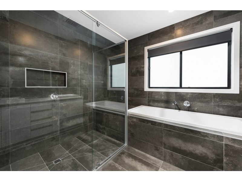 2/34 Collins Street, Heidelberg Heights VIC 3081