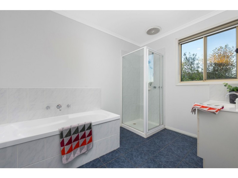 18 Sugar Gum Drive, Bundoora VIC 3083