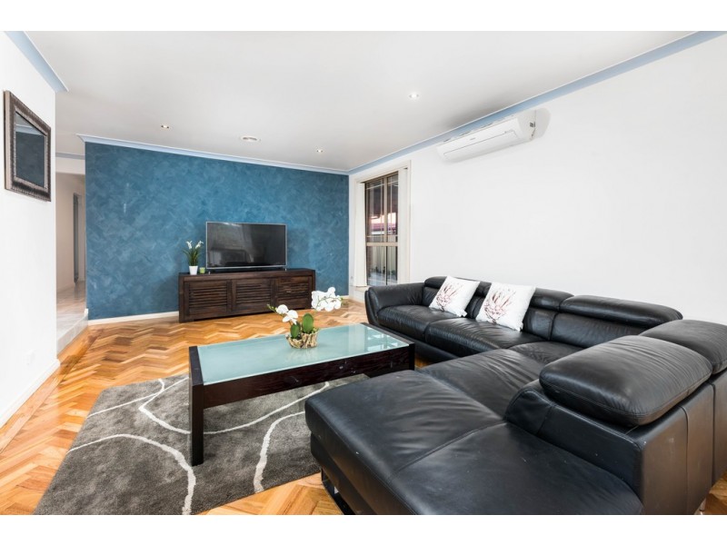 31 Doreen Rogen Way, South Morang VIC 3752