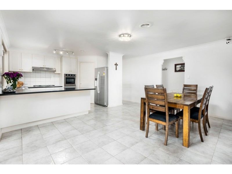 31 Doreen Rogen Way, South Morang VIC 3752