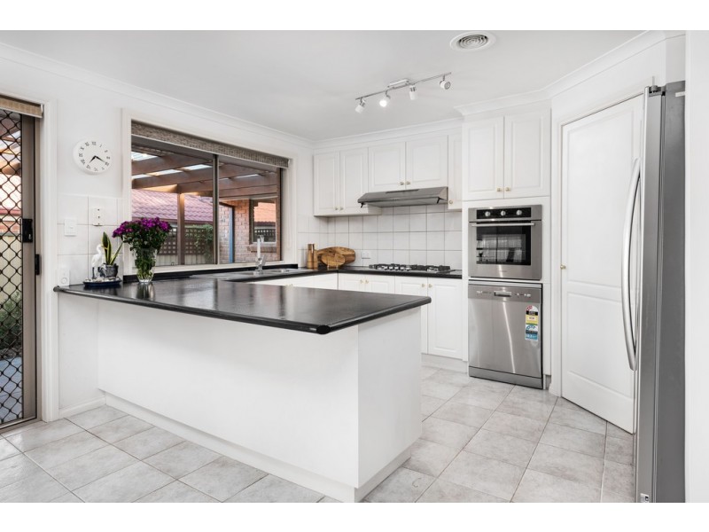 31 Doreen Rogen Way, South Morang VIC 3752