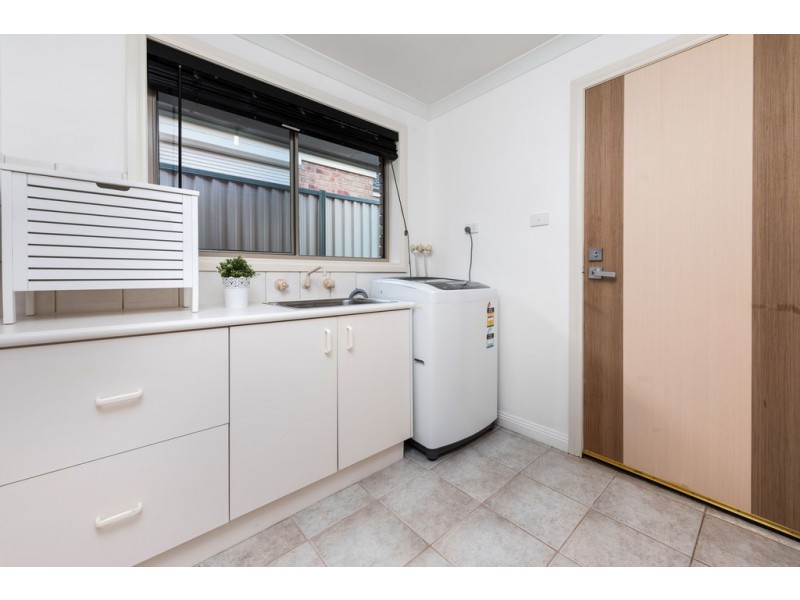 31 Doreen Rogen Way, South Morang VIC 3752