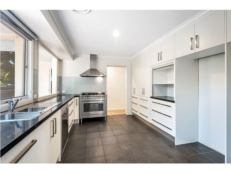 9 Blackman Avenue, Mill Park VIC 3082