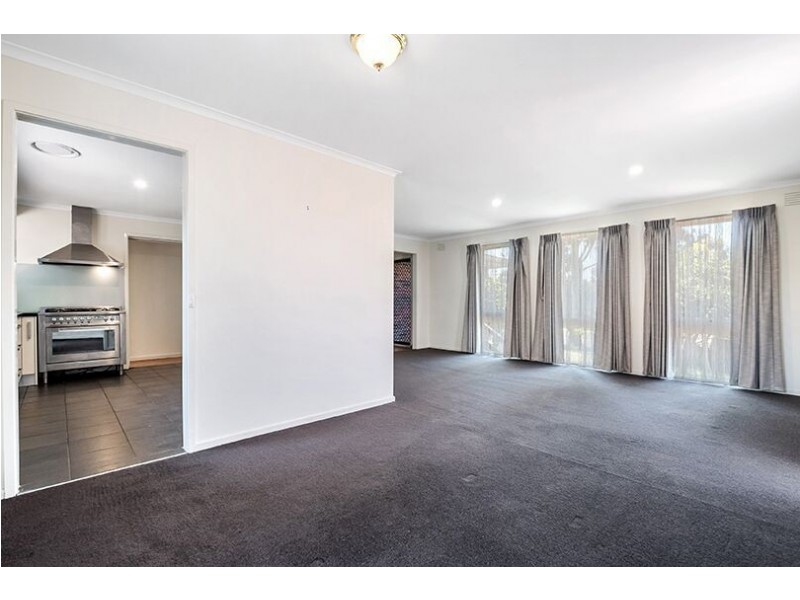 9 Blackman Avenue, Mill Park VIC 3082