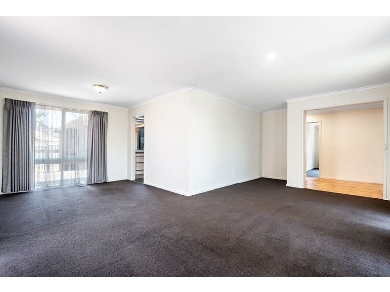 9 Blackman Avenue, Mill Park VIC 3082