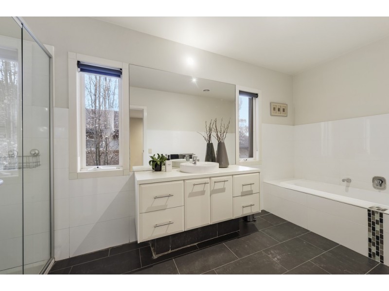 8 Gresswell Road, Macleod VIC 3085