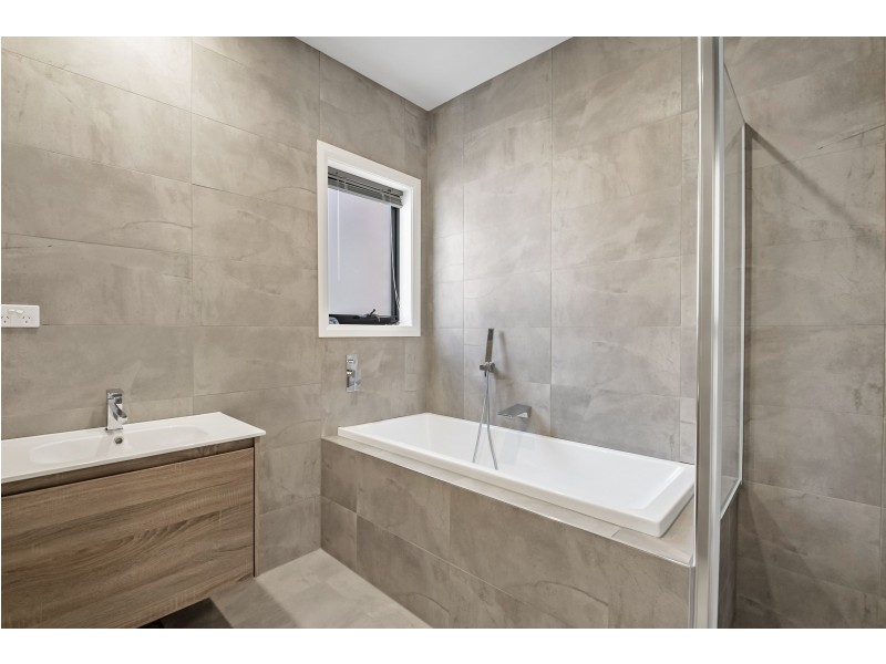 2/2 Cerridwen Close, Epping VIC 3076