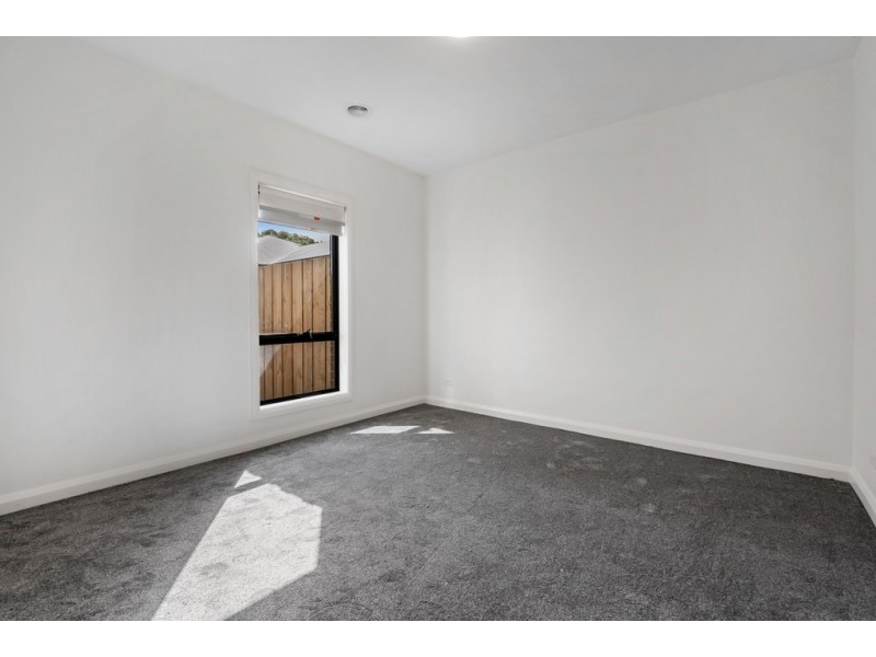 2/2 Cerridwen Close, Epping VIC 3076