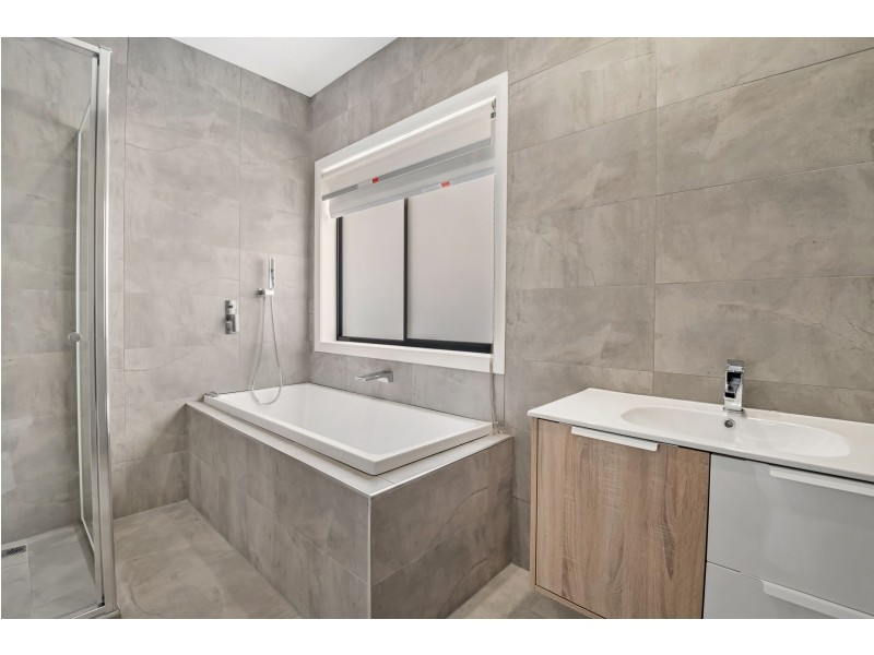 2/2 Cerridwen Close, Epping VIC 3076