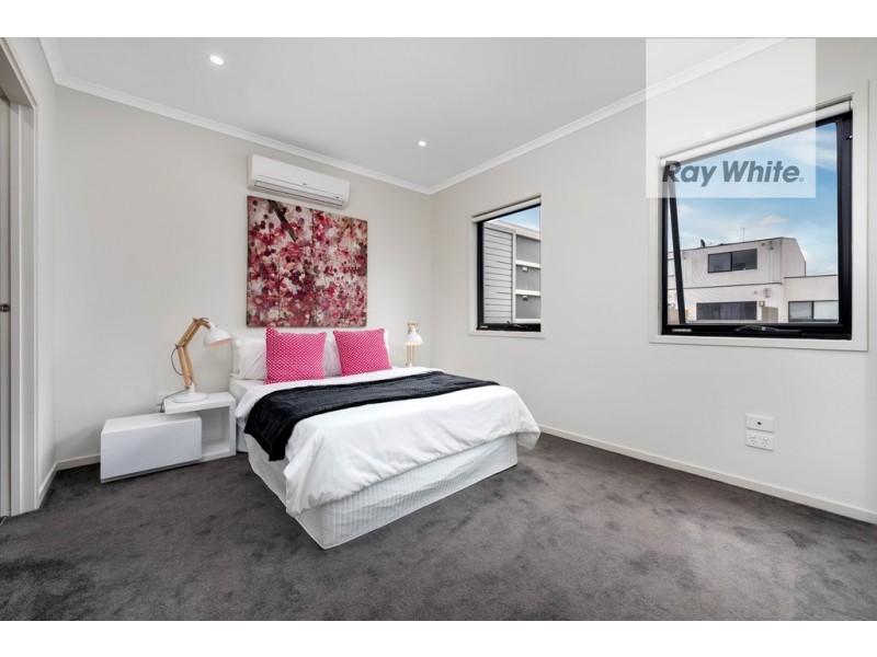 5 Olsen Walk, Mill Park VIC 3082