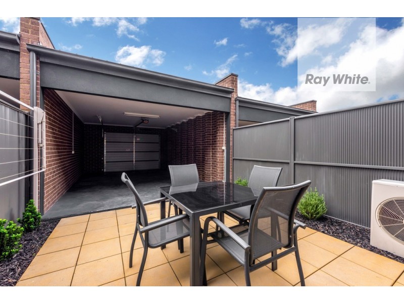 5 Olsen Walk, Mill Park VIC 3082