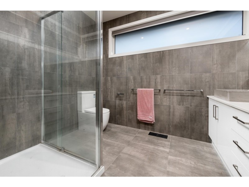 1/2 Keats Court, Bundoora VIC 3083