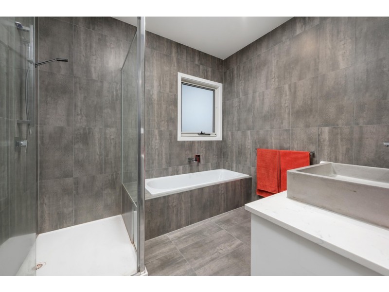 1/2 Keats Court, Bundoora VIC 3083