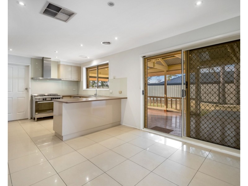 1 Monterey Court, Mill Park VIC 3082