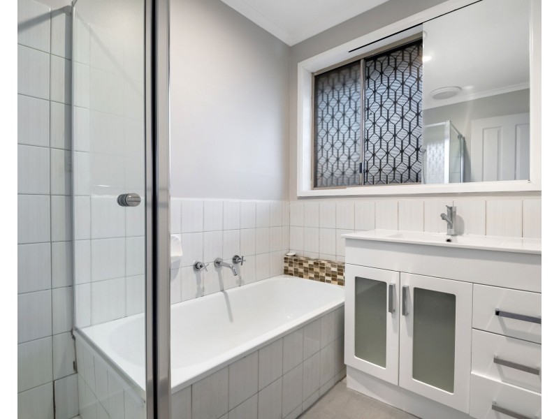 1 Monterey Court, Mill Park VIC 3082