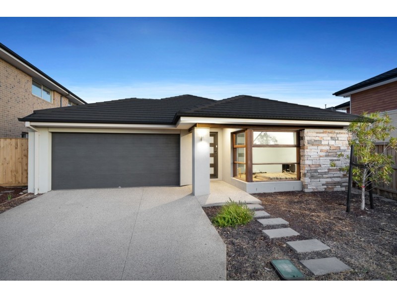 33 Wingfield Parkway, Williams Landing VIC 3027