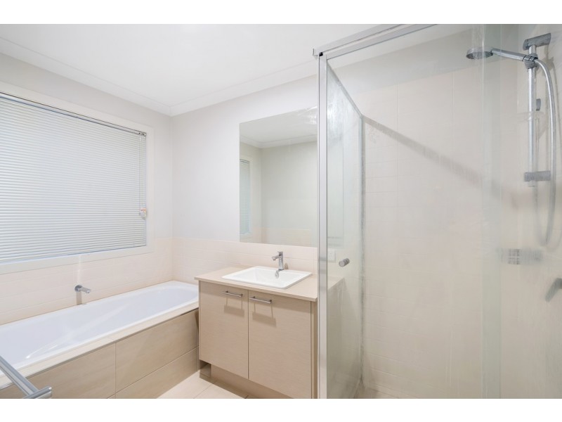 33 Wingfield Parkway, Williams Landing VIC 3027