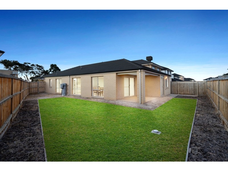 33 Wingfield Parkway, Williams Landing VIC 3027