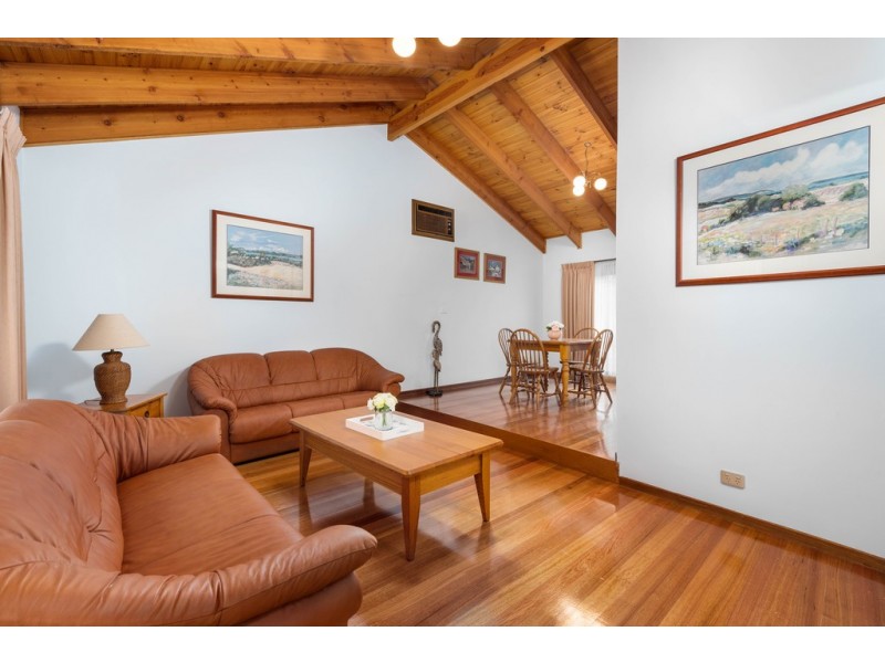 34 Hurlstone Crescent, Mill Park VIC 3082