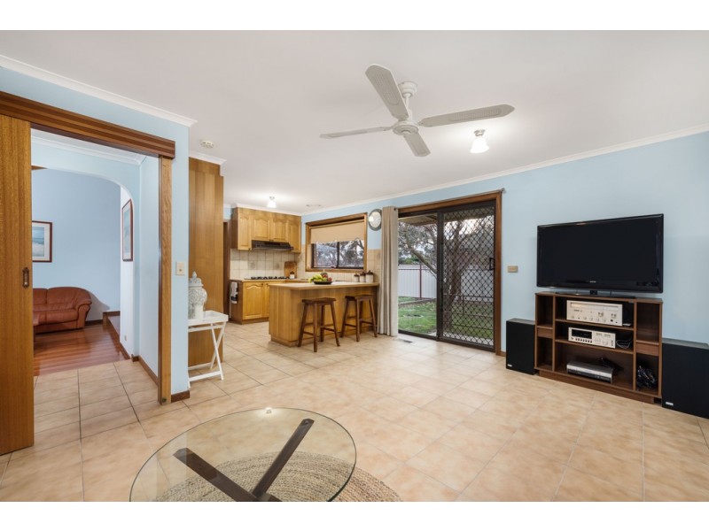 34 Hurlstone Crescent, Mill Park VIC 3082