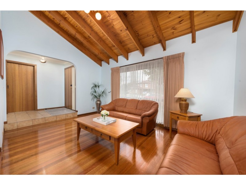 34 Hurlstone Crescent, Mill Park VIC 3082