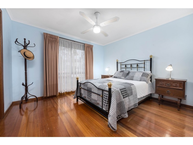 34 Hurlstone Crescent, Mill Park VIC 3082