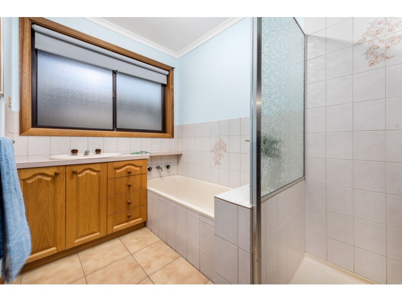 34 Hurlstone Crescent, Mill Park VIC 3082