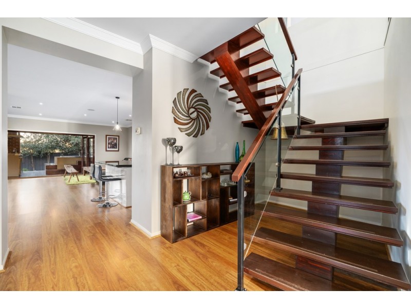 33 Fitzjohns Drive, Bundoora VIC 3083