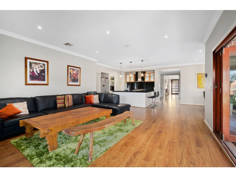33 Fitzjohns Drive, Bundoora VIC 3083