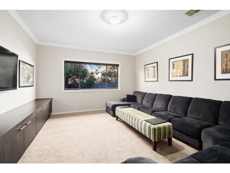 33 Fitzjohns Drive, Bundoora VIC 3083
