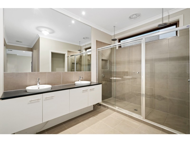 33 Fitzjohns Drive, Bundoora VIC 3083