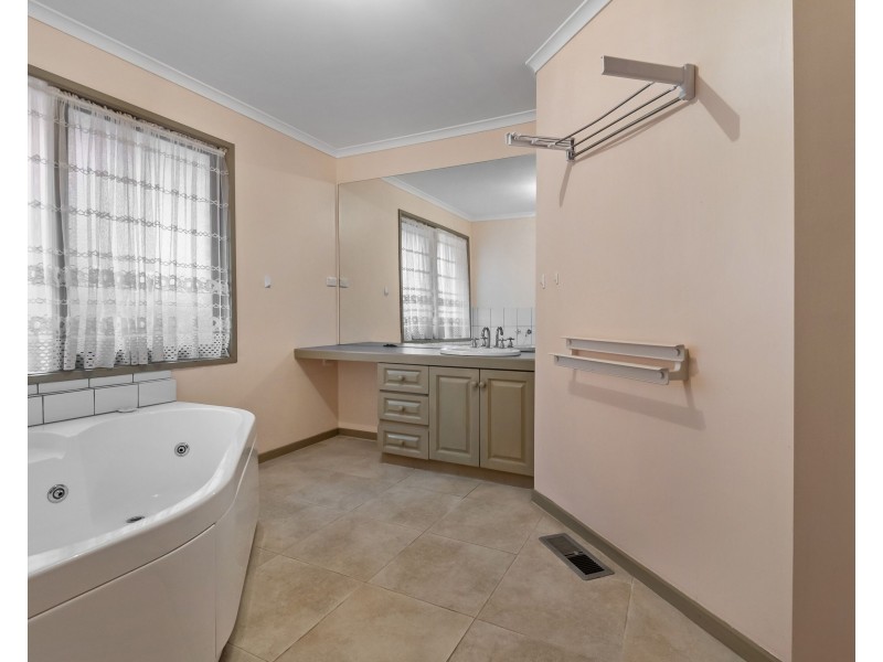 26 Blossom Park Drive, Mill Park VIC 3082