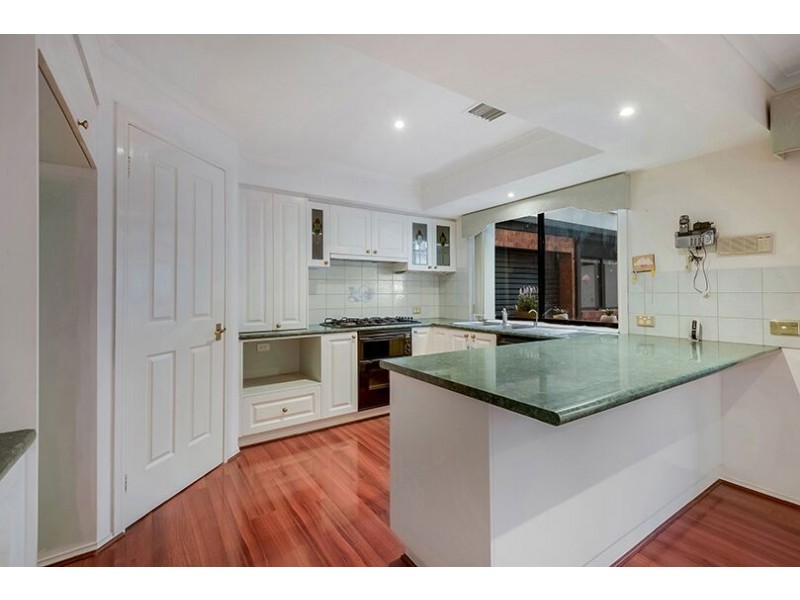 4 Mew Court, Mill Park VIC 3082