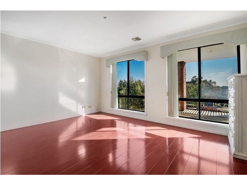 4 Mew Court, Mill Park VIC 3082