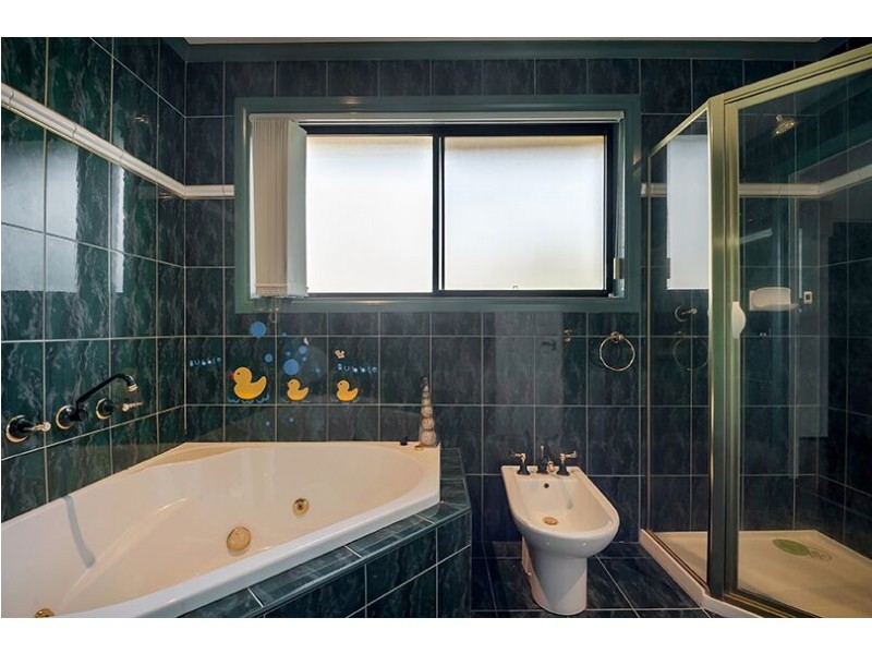 4 Mew Court, Mill Park VIC 3082