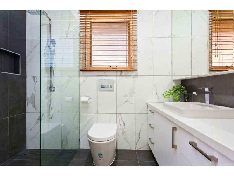 16 Cumberland Crescent, Thomastown VIC 3074