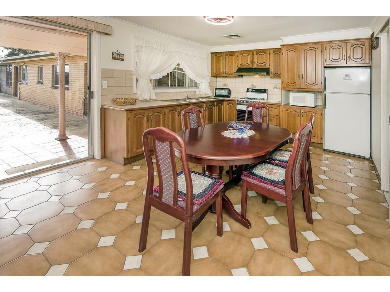 6 Robson Avenue, Avondale Heights VIC 3034