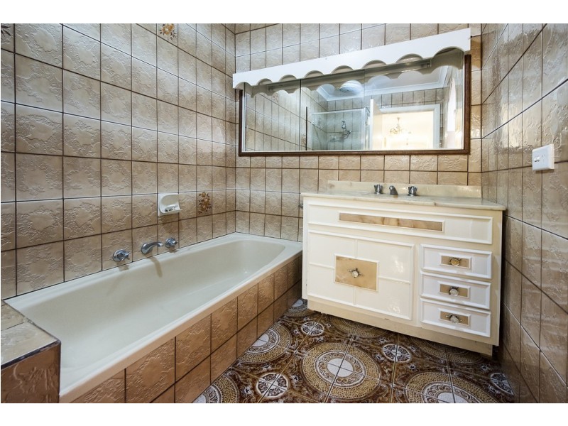 6 Robson Avenue, Avondale Heights VIC 3034