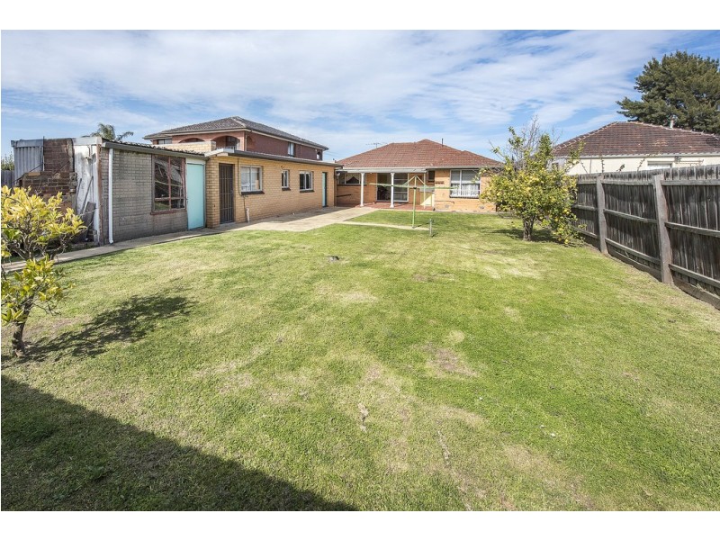 6 Robson Avenue, Avondale Heights VIC 3034