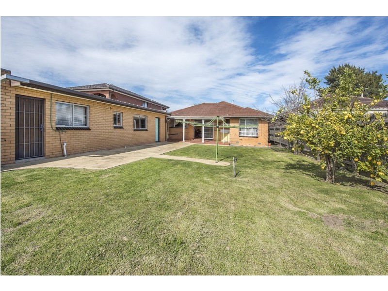 6 Robson Avenue, Avondale Heights VIC 3034