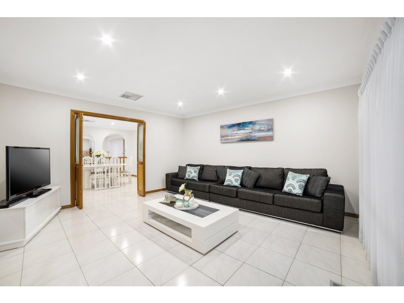 18 Hutchins Circuit, Bundoora VIC 3083