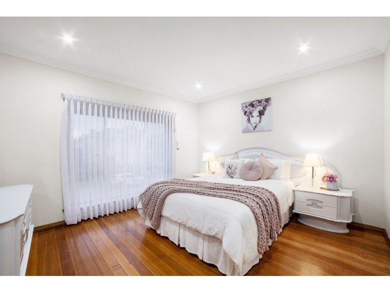 18 Hutchins Circuit, Bundoora VIC 3083