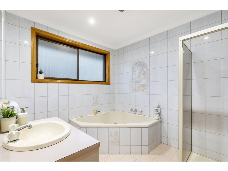 18 Hutchins Circuit, Bundoora VIC 3083