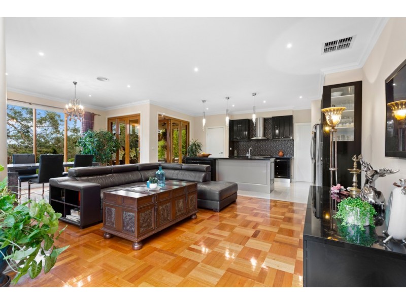 31 Fitzjohns Drive, Bundoora VIC 3083