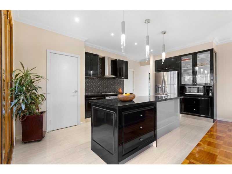 31 Fitzjohns Drive, Bundoora VIC 3083