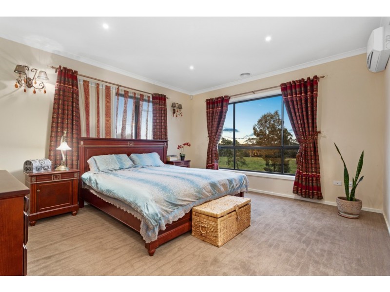 31 Fitzjohns Drive, Bundoora VIC 3083