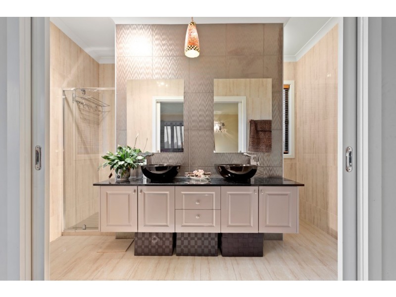 31 Fitzjohns Drive, Bundoora VIC 3083